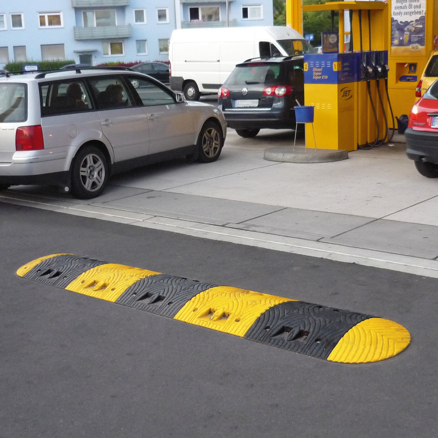 Fahrbahnschwelle TOPSTOP Recycling - Beschilderung Zentgraf